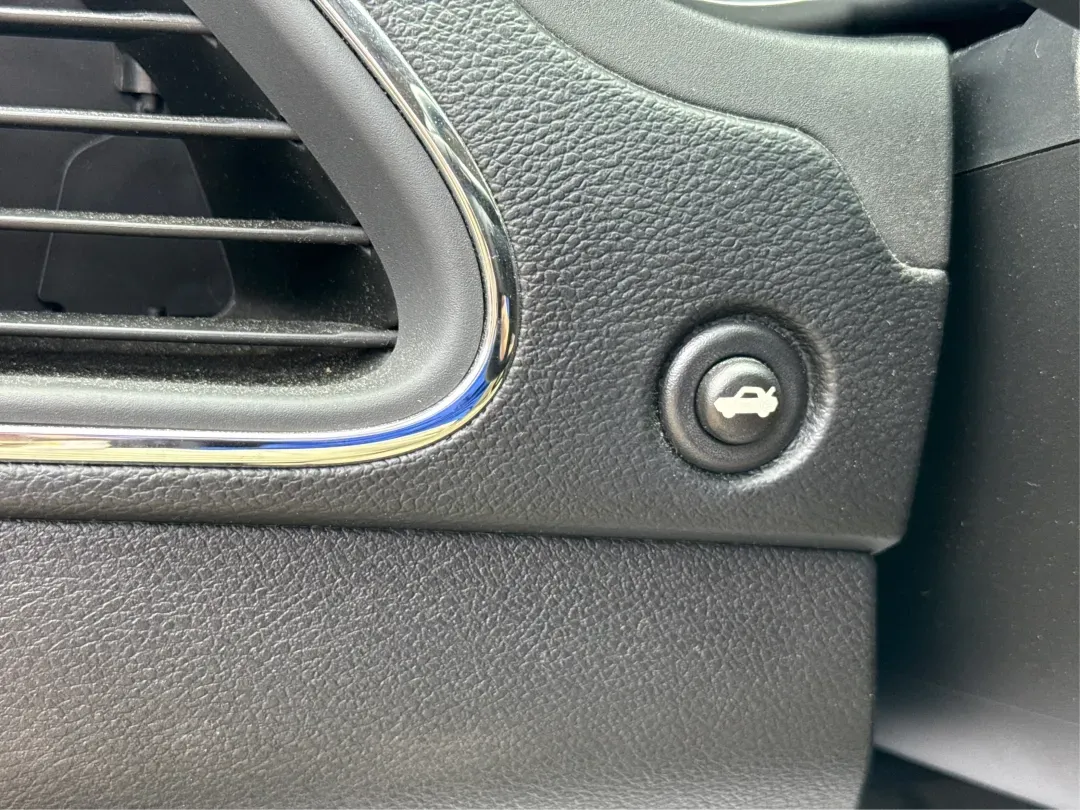 2011 Chrysler 200 Limited (1C3BC2FB0BN) with an Other engine, located at 4508 South Dixie Dr, Moraine, OH, 45439, (937) 908-9800, 39.689976, -84.218452 - 2011 Chrysler 200 Limited - Photo#17