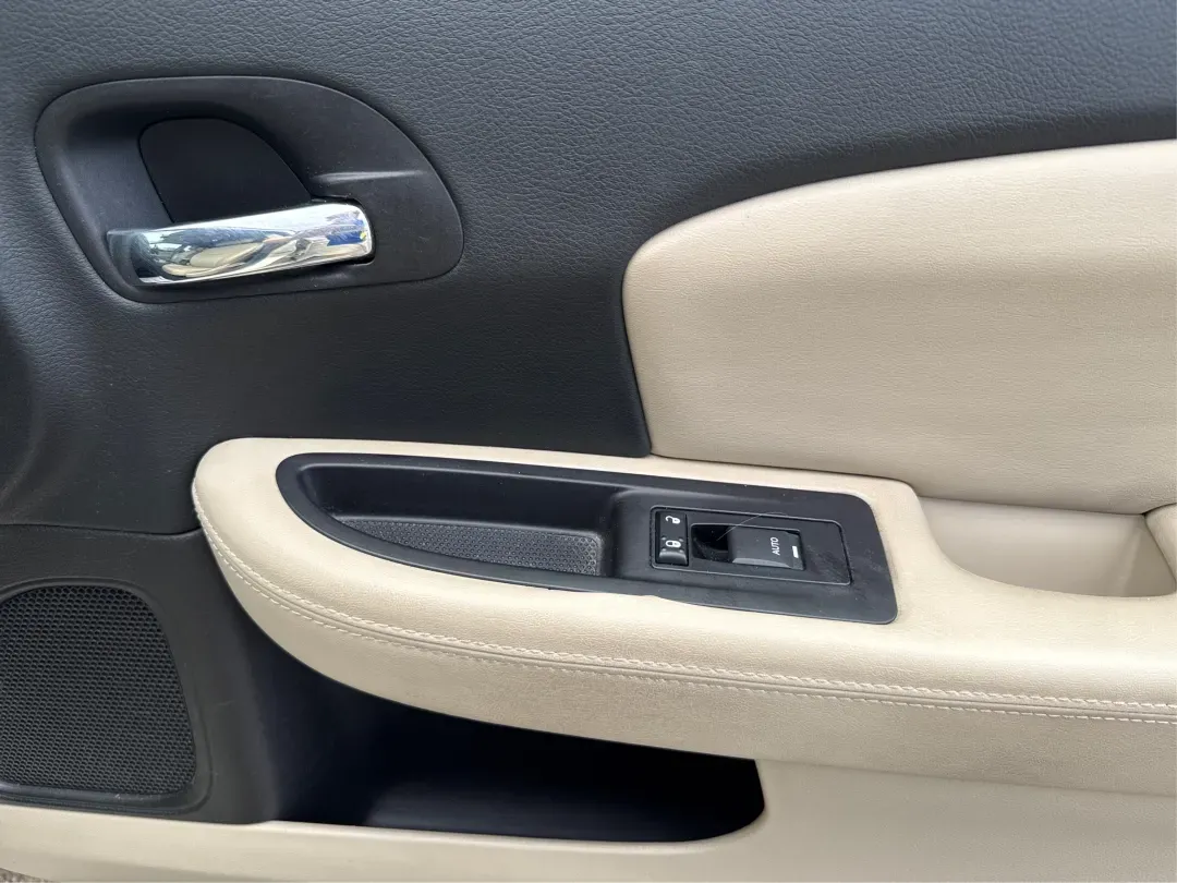 2011 Chrysler 200 Limited (1C3BC2FB0BN) with an Other engine, located at 4508 South Dixie Dr, Moraine, OH, 45439, (937) 908-9800, 39.689976, -84.218452 - 2011 Chrysler 200 Limited - Photo#20