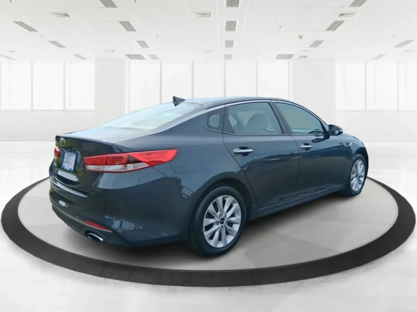 2016 Kia Optima LX (5XXGT4L36GG) with an Theta II 2.4L I-4 gasoline direct injection engine, located at 1184 Kauffman Ave, Fairborn, OH, 45324, (937) 908-9800, 39.807072, -84.030914 - Discover an exceptional driving experience with the 2016 Kia Optima LX, available now at Advantage Car and Credit in New Carlisle, OH. This sedan is not just a mode of transportation; it's an enhancement to your lifestyle, whether you're commuting to work, running errands, or embarking on weekend ad - Photo#2