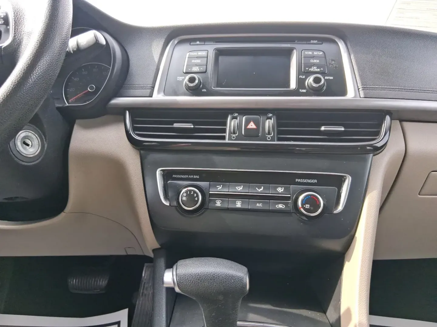 2016 Kia Optima LX (5XXGT4L36GG) with an Theta II 2.4L I-4 gasoline direct injection engine, located at 1184 Kauffman Ave, Fairborn, OH, 45324, (937) 908-9800, 39.807072, -84.030914 - Discover an exceptional driving experience with the 2016 Kia Optima LX, available now at Advantage Car and Credit in New Carlisle, OH. This sedan is not just a mode of transportation; it's an enhancement to your lifestyle, whether you're commuting to work, running errands, or embarking on weekend ad - Photo#13