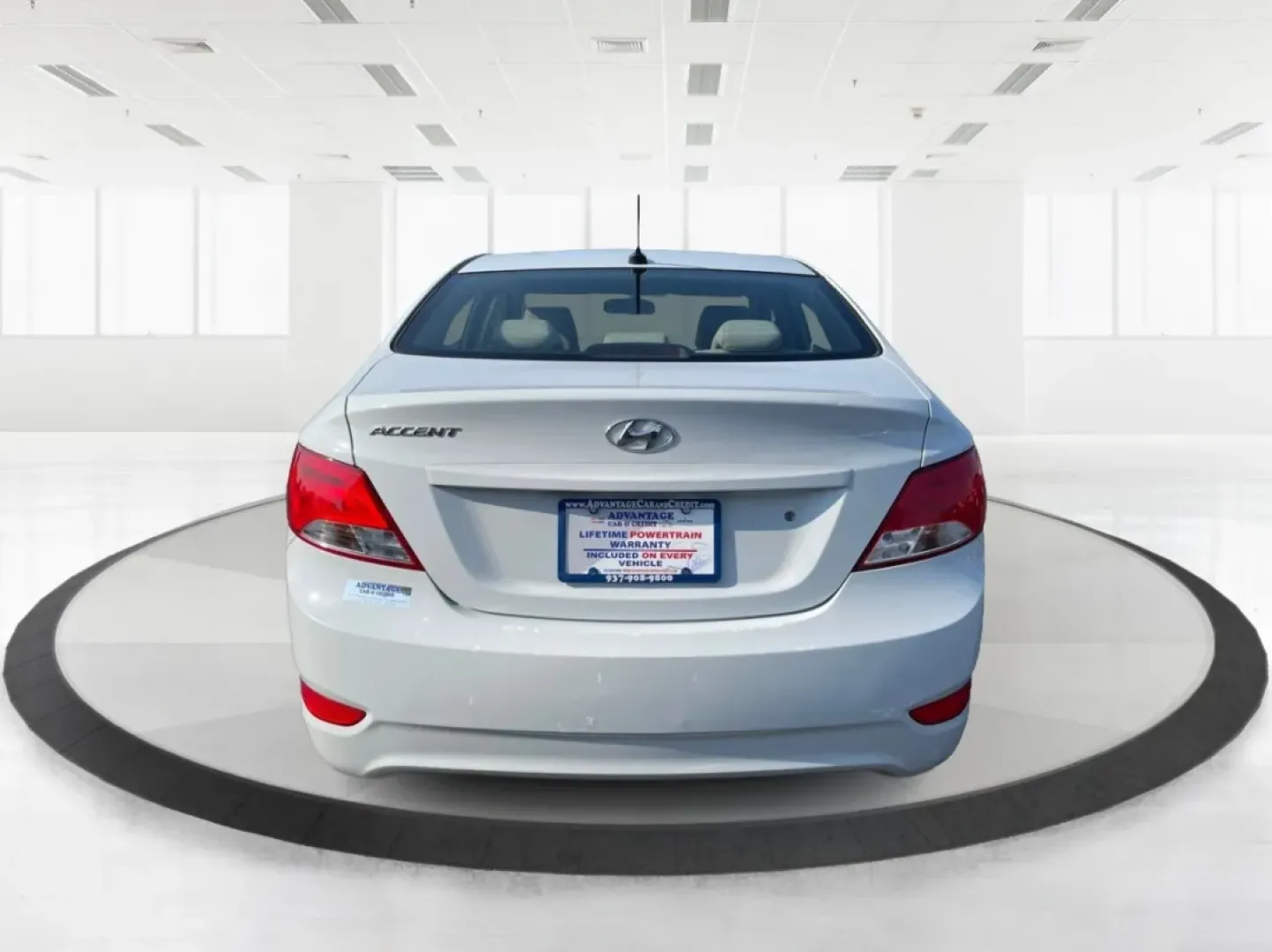 2017 Hyundai Accent SE 4-Door 6A (KMHCT4AE7HU) with an 1.6L L4 DOHC 16V engine, 6-Speed Automatic transmission, located at 1230 East Main St, Xenia, OH, 45385, (937) 908-9800, 39.688026, -83.910172 - Are you searching for a reliable, budget-friendly vehicle that accommodates your busy lifestyle? Look no further than Advantage Car and Credit in Fairborn, OH! We specialize in providing top-notch used vehicles with flexible financing options tailored to fit your needs. Our 2017 Hyundai Accent SE is - Photo#3