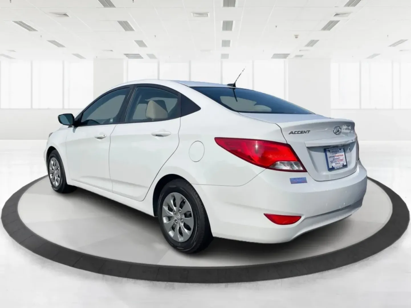 2017 Hyundai Accent SE 4-Door 6A (KMHCT4AE7HU) with an 1.6L L4 DOHC 16V engine, 6-Speed Automatic transmission, located at 1230 East Main St, Xenia, OH, 45385, (937) 908-9800, 39.688026, -83.910172 - Are you searching for a reliable, budget-friendly vehicle that accommodates your busy lifestyle? Look no further than Advantage Car and Credit in Fairborn, OH! We specialize in providing top-notch used vehicles with flexible financing options tailored to fit your needs. Our 2017 Hyundai Accent SE is - Photo#4