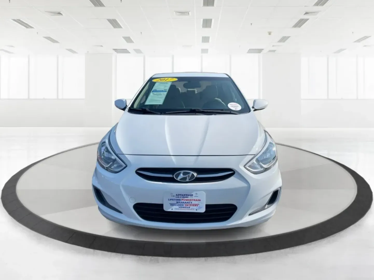 2017 Hyundai Accent SE 4-Door 6A (KMHCT4AE7HU) with an 1.6L L4 DOHC 16V engine, 6-Speed Automatic transmission, located at 1230 East Main St, Xenia, OH, 45385, (937) 908-9800, 39.688026, -83.910172 - Are you searching for a reliable, budget-friendly vehicle that accommodates your busy lifestyle? Look no further than Advantage Car and Credit in Fairborn, OH! We specialize in providing top-notch used vehicles with flexible financing options tailored to fit your needs. Our 2017 Hyundai Accent SE is - Photo#7