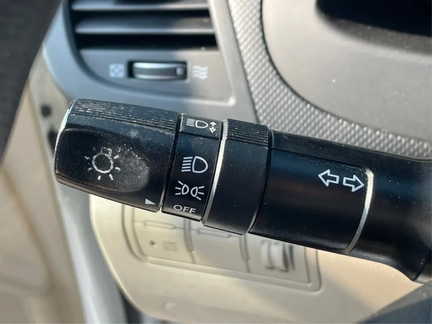 2017 Hyundai Accent SE 4-Door 6A (KMHCT4AE7HU) with an 1.6L L4 DOHC 16V engine, 6-Speed Automatic transmission, located at 1230 East Main St, Xenia, OH, 45385, (937) 908-9800, 39.688026, -83.910172 - Are you searching for a reliable, budget-friendly vehicle that accommodates your busy lifestyle? Look no further than Advantage Car and Credit in Fairborn, OH! We specialize in providing top-notch used vehicles with flexible financing options tailored to fit your needs. Our 2017 Hyundai Accent SE is - Photo#16