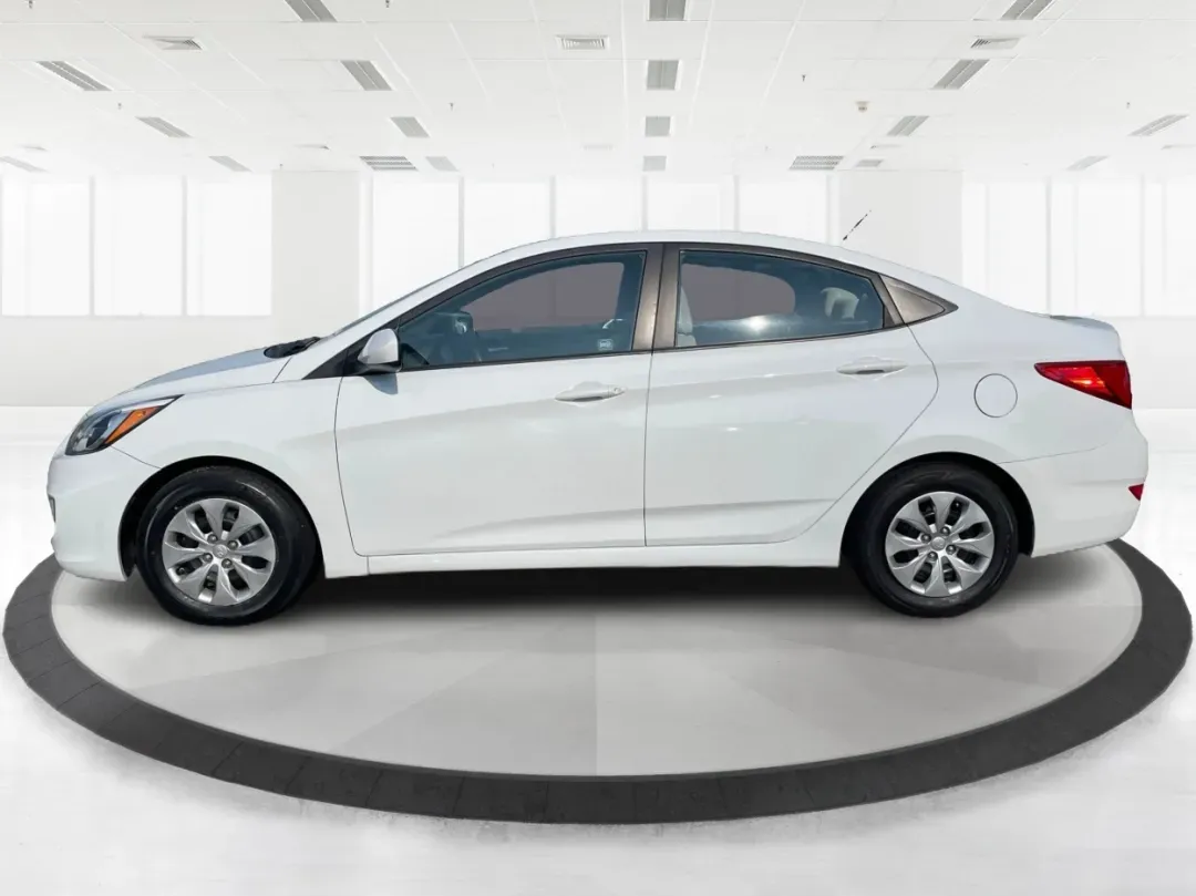 2017 Hyundai Accent SE 4-Door 6A (KMHCT4AE7HU) with an 1.6L L4 DOHC 16V engine, 6-Speed Automatic transmission, located at 1099 N County Rd 25A, Troy, OH, 45373, (937) 908-9800, 40.057079, -84.212883 - Are you searching for a reliable, budget-friendly vehicle that accommodates your busy lifestyle? Look no further than Advantage Car and Credit in Fairborn, OH! We specialize in providing top-notch used vehicles with flexible financing options tailored to fit your needs. Our 2017 Hyundai Accent SE is - Photo#5