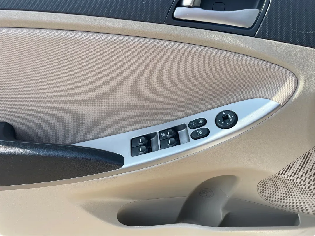 2017 Hyundai Accent SE 4-Door 6A (KMHCT4AE7HU) with an 1.6L L4 DOHC 16V engine, 6-Speed Automatic transmission, located at 1099 N County Rd 25A, Troy, OH, 45373, (937) 908-9800, 40.057079, -84.212883 - Are you searching for a reliable, budget-friendly vehicle that accommodates your busy lifestyle? Look no further than Advantage Car and Credit in Fairborn, OH! We specialize in providing top-notch used vehicles with flexible financing options tailored to fit your needs. Our 2017 Hyundai Accent SE is - Photo#18