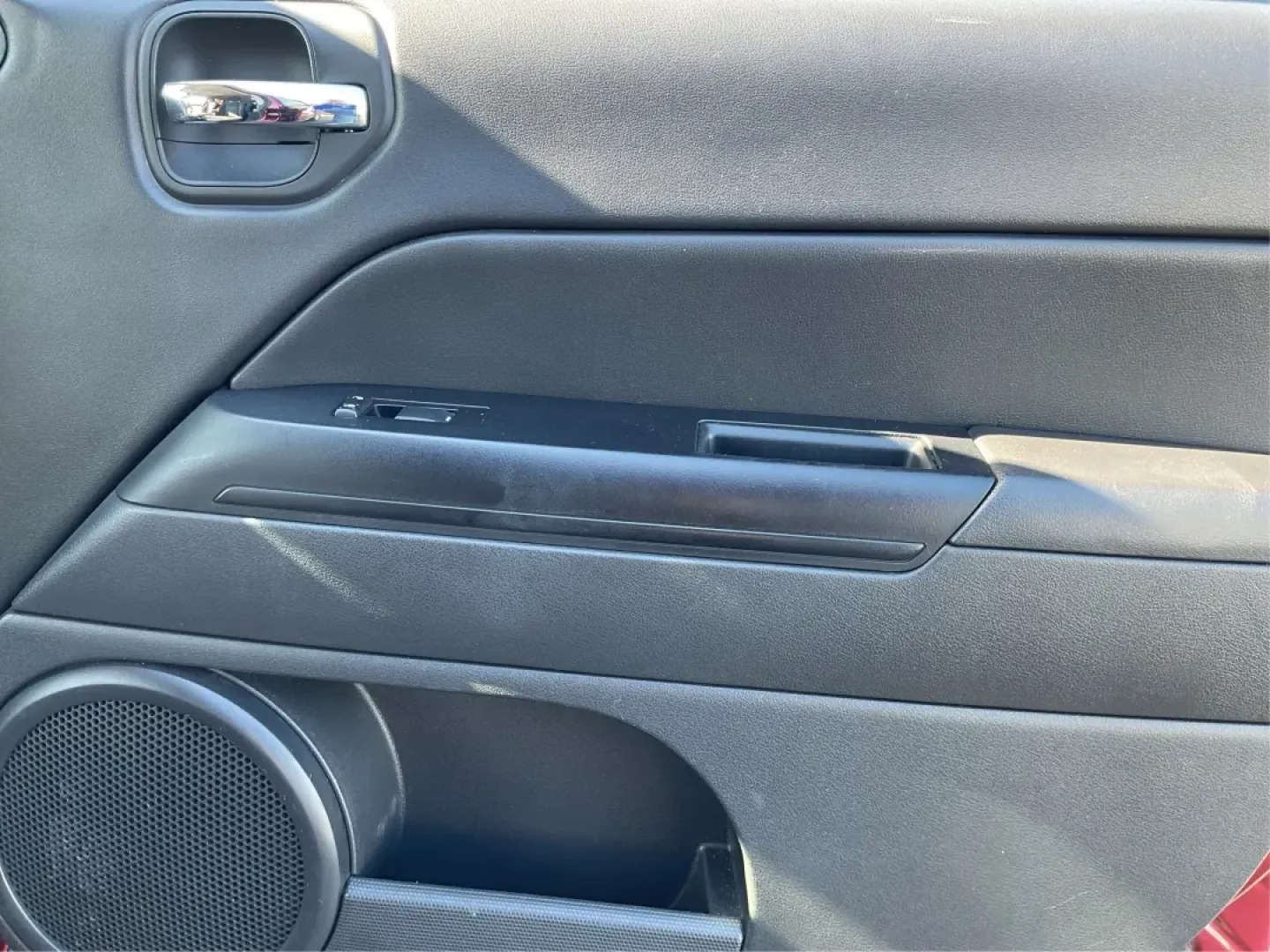 2016 Jeep Patriot Sport (1C4NJRBB0GD) with an 2.4L I-4 DOHC engine, located at 8750 N County Rd 25A, Piqua, OH, 45356, (937) 908-9800, 40.164391, -84.232513 - Are you ready to elevate your adventures and create lasting memories with family and friends? Look no further than this versatile 2016 Jeep Patriot Sport, available now at Advantage Car and Credit in Fairborn, OH. Perfect for weekend getaways and daily commutes alike, this SUV offers the ideal blend - Photo#16