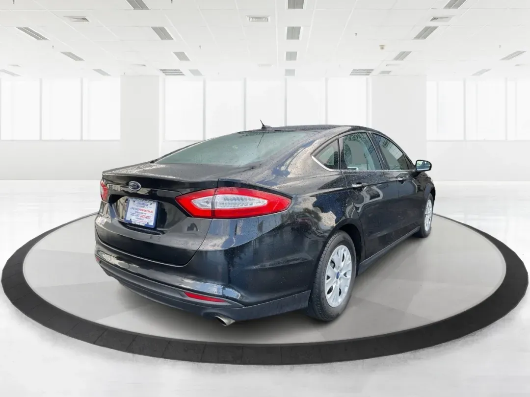 2014 Ford Fusion S (3FA6P0G75ER) with an Duratec 2.5L I-4 DOHC engine, located at 4508 South Dixie Dr, Moraine, OH, 45439, (937) 908-9800, 39.689976, -84.218452 - **Discover Your Next Adventure with the 2014 Ford Fusion at Advantage Car and Credit!**<br /> <br /> Are you ready to elevate your daily commute or embark on weekend road trips? The 2014 Ford Fusion at Advantage Car and Credit is your perfect companion for both. Its stylish design and dependable per - Photo#2