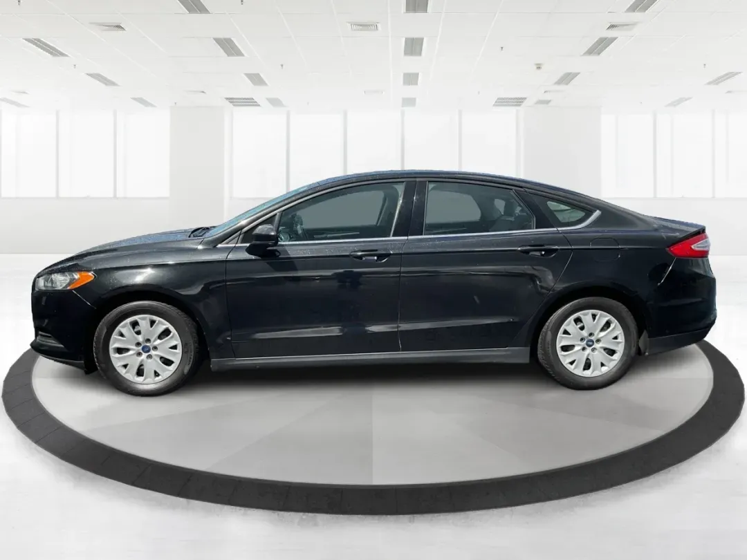 2014 Ford Fusion S (3FA6P0G75ER) with an Duratec 2.5L I-4 DOHC engine, located at 1951 S Dayton Lakeview Rd., New Carlisle, OH, 45344, (937) 908-9800, 39.890999, -84.050255 - **Discover Your Next Adventure with the 2014 Ford Fusion at Advantage Car and Credit!**<br /> <br /> Are you ready to elevate your daily commute or embark on weekend road trips? The 2014 Ford Fusion at Advantage Car and Credit is your perfect companion for both. Its stylish design and dependable per - Photo#5