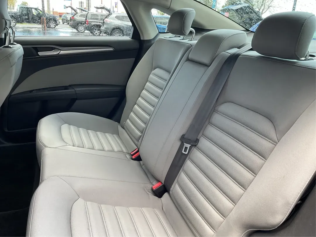 2014 Ford Fusion S (3FA6P0G75ER) with an Duratec 2.5L I-4 DOHC engine, located at 1951 S Dayton Lakeview Rd., New Carlisle, OH, 45344, (937) 908-9800, 39.890999, -84.050255 - **Discover Your Next Adventure with the 2014 Ford Fusion at Advantage Car and Credit!**<br /> <br /> Are you ready to elevate your daily commute or embark on weekend road trips? The 2014 Ford Fusion at Advantage Car and Credit is your perfect companion for both. Its stylish design and dependable per - Photo#10