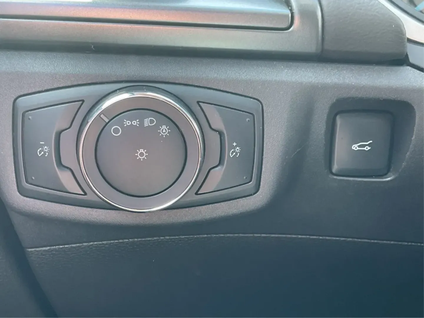 2014 Ford Fusion S (3FA6P0G75ER) with an Duratec 2.5L I-4 DOHC engine, located at 1951 S Dayton Lakeview Rd., New Carlisle, OH, 45344, (937) 908-9800, 39.890999, -84.050255 - **Discover Your Next Adventure with the 2014 Ford Fusion at Advantage Car and Credit!**<br /> <br /> Are you ready to elevate your daily commute or embark on weekend road trips? The 2014 Ford Fusion at Advantage Car and Credit is your perfect companion for both. Its stylish design and dependable per - Photo#16