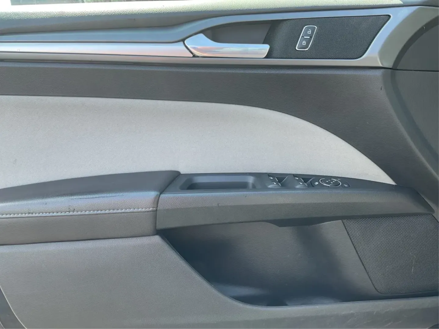 2014 Ford Fusion S (3FA6P0G75ER) with an Duratec 2.5L I-4 DOHC engine, located at 1951 S Dayton Lakeview Rd., New Carlisle, OH, 45344, (937) 908-9800, 39.890999, -84.050255 - **Discover Your Next Adventure with the 2014 Ford Fusion at Advantage Car and Credit!**<br /> <br /> Are you ready to elevate your daily commute or embark on weekend road trips? The 2014 Ford Fusion at Advantage Car and Credit is your perfect companion for both. Its stylish design and dependable per - Photo#17