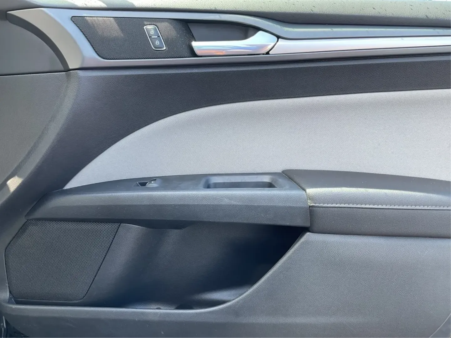 2014 Ford Fusion S (3FA6P0G75ER) with an Duratec 2.5L I-4 DOHC engine, located at 1951 S Dayton Lakeview Rd., New Carlisle, OH, 45344, (937) 908-9800, 39.890999, -84.050255 - **Discover Your Next Adventure with the 2014 Ford Fusion at Advantage Car and Credit!**<br /> <br /> Are you ready to elevate your daily commute or embark on weekend road trips? The 2014 Ford Fusion at Advantage Car and Credit is your perfect companion for both. Its stylish design and dependable per - Photo#18