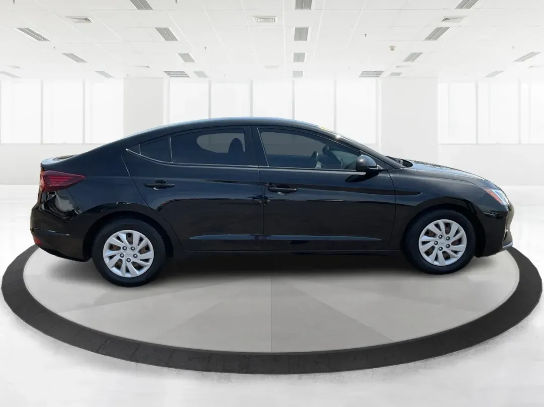 2019 Hyundai Elantra SE (5NPD74LF7KH) with an Nu 2L I-4 DOHC engine, located at 8750 N County Rd 25A, Piqua, OH, 45356, (937) 908-9800, 40.164391, -84.232513 - **Unlock Your Adventure with the 2019 Hyundai Elantra SE at Advantage Car and Credit!**<br /> <br /> Are you ready to elevate your daily commute or embark on weekend road trips in style? This 2019 Hyundai Elantra SE is the perfect blend of practicality and sophistication, making it an outstanding ch - Photo#1
