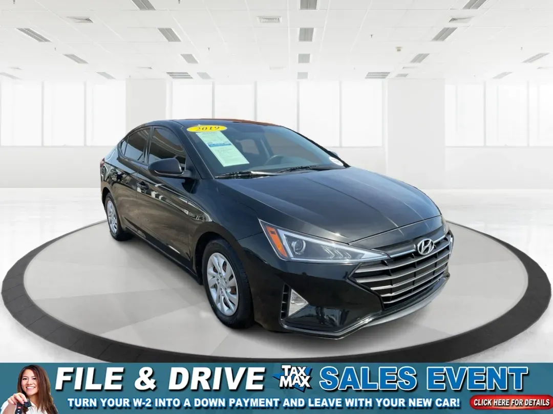 2019 Hyundai Elantra SE (5NPD74LF7KH) with an Nu 2L I-4 DOHC engine, located at 401 Woodman Dr, Riverside, OH, 45431, (937) 908-9800, 39.760899, -84.123421 - **Unlock Your Adventure with the 2019 Hyundai Elantra SE at Advantage Car and Credit!**<br /> <br /> Are you ready to elevate your daily commute or embark on weekend road trips in style? This 2019 Hyundai Elantra SE is the perfect blend of practicality and sophistication, making it an outstanding ch - Photo#0