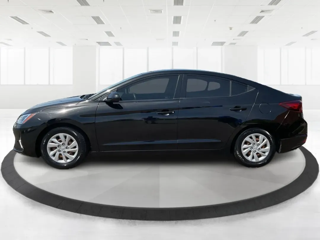 2019 Hyundai Elantra SE (5NPD74LF7KH) with an Nu 2L I-4 DOHC engine, located at 401 Woodman Dr, Riverside, OH, 45431, (937) 908-9800, 39.760899, -84.123421 - **Unlock Your Adventure with the 2019 Hyundai Elantra SE at Advantage Car and Credit!**<br /> <br /> Are you ready to elevate your daily commute or embark on weekend road trips in style? This 2019 Hyundai Elantra SE is the perfect blend of practicality and sophistication, making it an outstanding ch - Photo#5