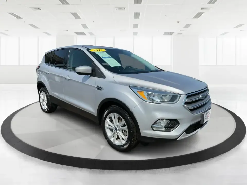 2017 Ford Escape SE (1FMCU9GD4HU) with an 1.5L L4 DOHC 16V engine, 6A transmission, located at 1184 Kauffman Ave, Fairborn, OH, 45324, (937) 908-9800, 39.807072, -84.030914 - **Adventure Awaits in This 2017 Ford Escape SE Perfect for Your Next Journey!**<br /> <br /> If you're looking for a versatile vehicle that meets the needs of an active lifestyle, the 2017 Ford Escape SE is the perfect choice for adventurous families or budget-conscious commuters. With ample room f - Photo#0