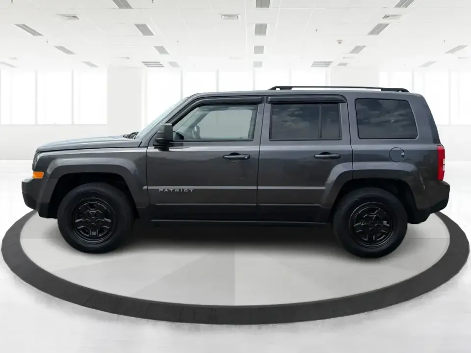 2016 Jeep Patriot Sport (1C4NJPBAXGD) with an 2.0L L4 DOHC 16V engine, Automatic transmission, located at 1230 East Main St, Xenia, OH, 45385, (937) 908-9800, 39.688026, -83.910172 - **Explore New Adventures with the 2016 Jeep Patriot Sport SUV at Advantage Car and Credit in Fairborn, OH!**<br /> <br /> Are you ready to elevate your lifestyle with a vehicle that complements your adventurous spirit? Whether you're navigating the bustling streets of Fairborn or hitting the trails - Photo#5