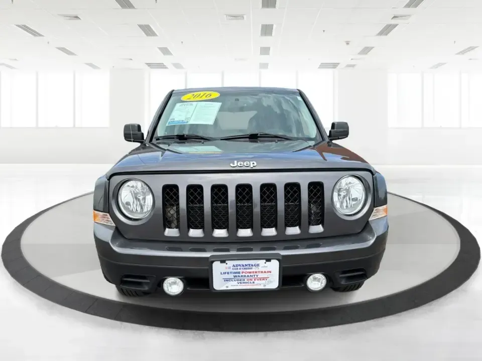 2016 Jeep Patriot Sport (1C4NJPBAXGD) with an 2.0L L4 DOHC 16V engine, Automatic transmission, located at 1230 East Main St, Xenia, OH, 45385, (937) 908-9800, 39.688026, -83.910172 - **Explore New Adventures with the 2016 Jeep Patriot Sport SUV at Advantage Car and Credit in Fairborn, OH!**<br /> <br /> Are you ready to elevate your lifestyle with a vehicle that complements your adventurous spirit? Whether you're navigating the bustling streets of Fairborn or hitting the trails - Photo#7