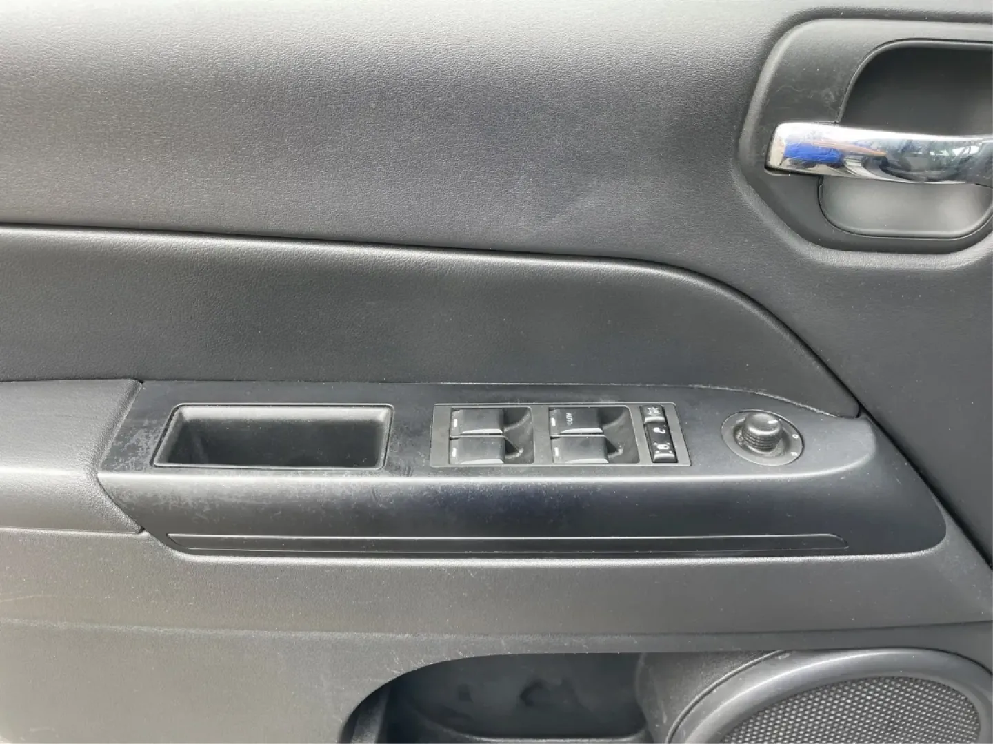 2016 Jeep Patriot Sport (1C4NJPBAXGD) with an Other engine, located at 1230 East Main St, Xenia, OH, 45385, (937) 908-9800, 39.688026, -83.910172 - **Explore New Adventures with the 2016 Jeep Patriot Sport SUV at Advantage Car and Credit in Fairborn, OH!**<br /> <br /> Are you ready to elevate your lifestyle with a vehicle that complements your adventurous spirit? Whether you're navigating the bustling streets of Fairborn or hitting the trails - Photo#19