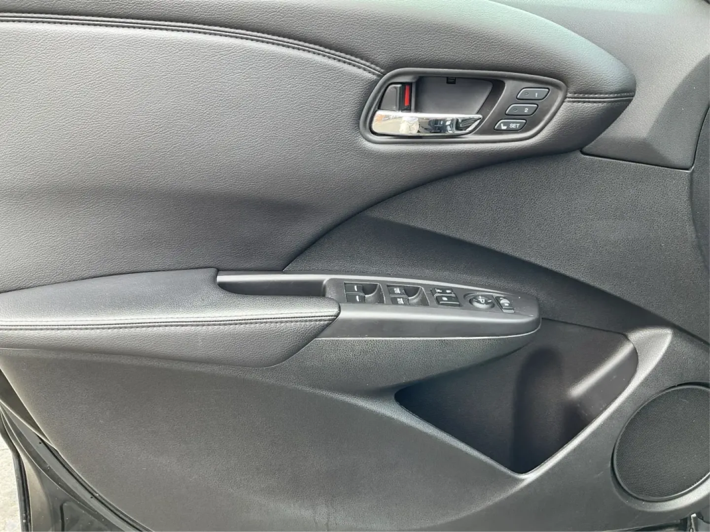2018 Acura RDX AcuraWatch Plus Package (5J8TB4H34JL) with an 3.5L V-6 i-VTEC variable valve control engine, located at 1184 Kauffman Ave, Fairborn, OH, 45324, (937) 908-9800, 39.807072, -84.030914 - **Elevate Your Commute and Family Adventures with the 2018 Acura RDX at Advantage Car and Credit!**<br /> <br /> Are you in search of a versatile vehicle that promises both comfort and style for your daily commutes or family escapades? Look no further than the stunning 2018 Acura RDX, available at A - Photo#18
