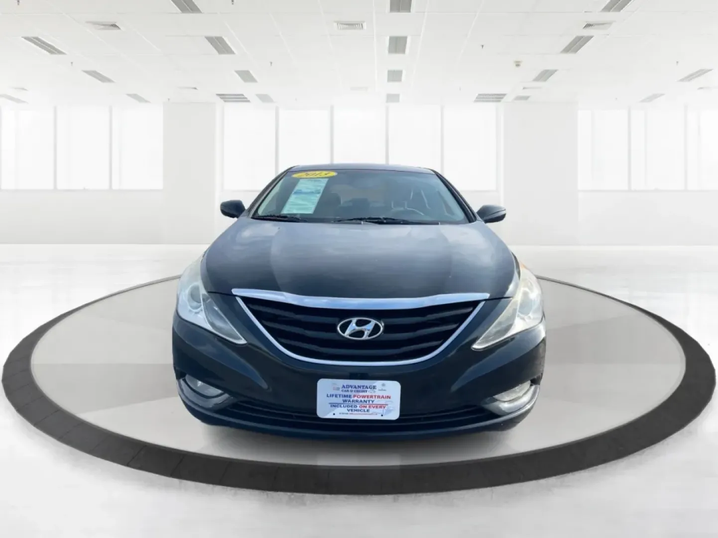 2013 Hyundai Sonata GLS (5NPEB4AC6DH) with an 2.4L I-4 gasoline direct injection engine, located at 401 Woodman Dr, Riverside, OH, 45431, (937) 908-9800, 39.760899, -84.123421 - If you're searching for the perfect blend of reliability, comfort, and affordability, look no further than this stunning 2013 Hyundai Sonata GLS, available now at Advantage Car and Credit in Fairborn, OH. Ideal for budget-conscious buyers or families looking for a dependable sedan, this vehicle shin - Photo#7