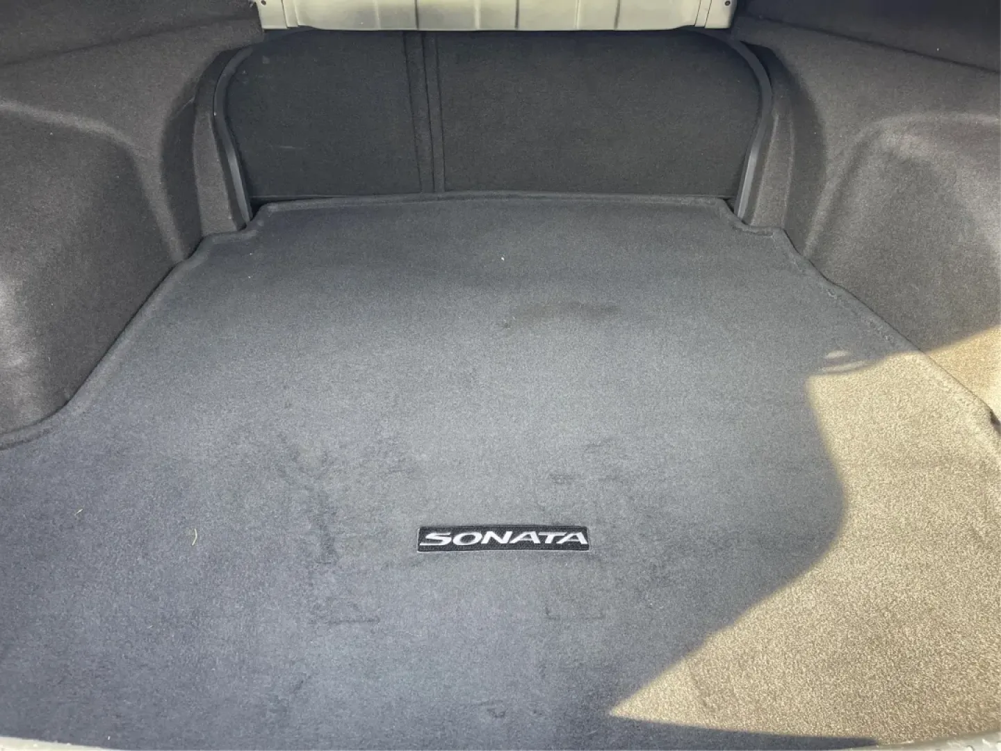 2013 Hyundai Sonata GLS (5NPEB4AC6DH) with an 2.4L I-4 gasoline direct injection engine, located at 401 Woodman Dr, Riverside, OH, 45431, (937) 908-9800, 39.760899, -84.123421 - If you're searching for the perfect blend of reliability, comfort, and affordability, look no further than this stunning 2013 Hyundai Sonata GLS, available now at Advantage Car and Credit in Fairborn, OH. Ideal for budget-conscious buyers or families looking for a dependable sedan, this vehicle shin - Photo#12