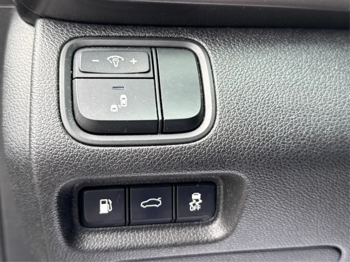 2018 Kia Optima LX (KNAGT4L33J5) with an Theta II 2.4L I-4 gasoline direct injection engine, located at 1099 N County Rd 25A, Troy, OH, 45373, (937) 908-9800, 40.057079, -84.212883 - **Experience the Perfect Blend of Style and Comfort with the 2018 Kia Optima LX at Advantage Car and Credit!**<br /> <br /> Are you searching for a reliable sedan that fits seamlessly into your busy lifestyle? Look no further! The 2018 Kia Optima LX is not just a means of transportation; it's your p - Photo#17