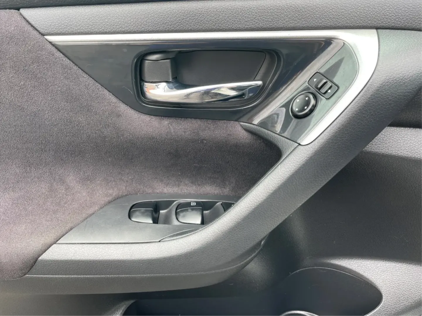 2013 Nissan Altima 2.5 S (1N4AL3APXDC) with an 2.5L I-4 DOHC engine, CVT transmission, located at 8750 N County Rd 25A, Piqua, OH, 45356, (937) 908-9800, 40.164391, -84.232513 - **Experience the Ultimate Blend of Comfort and Reliability with the 2013 Nissan Altima 2.5 S Perfect for Your Lifestyle!**<br /> <br /> Are you in search of a vehicle that effortlessly balances daily commuting and weekend getaways? Look no further than this stunning 2013 Nissan Altima 2.5 S, now av - Photo#19