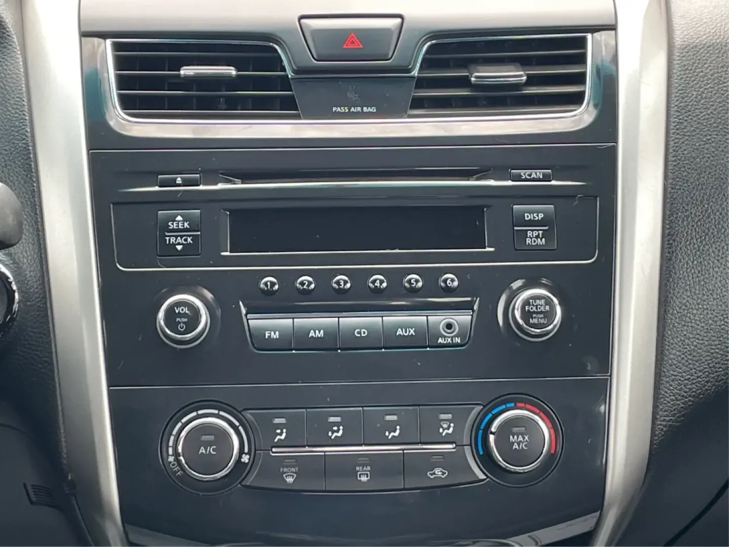 2013 Nissan Altima 2.5 S (1N4AL3APXDC) with an 2.5L I-4 DOHC engine, located at 1230 East Main St, Xenia, OH, 45385, (937) 908-9800, 39.688026, -83.910172 - **Experience the Ultimate Blend of Comfort and Reliability with the 2013 Nissan Altima 2.5 S Perfect for Your Lifestyle!**<br /> <br /> Are you in search of a vehicle that effortlessly balances daily commuting and weekend getaways? Look no further than this stunning 2013 Nissan Altima 2.5 S, now av - Photo#13