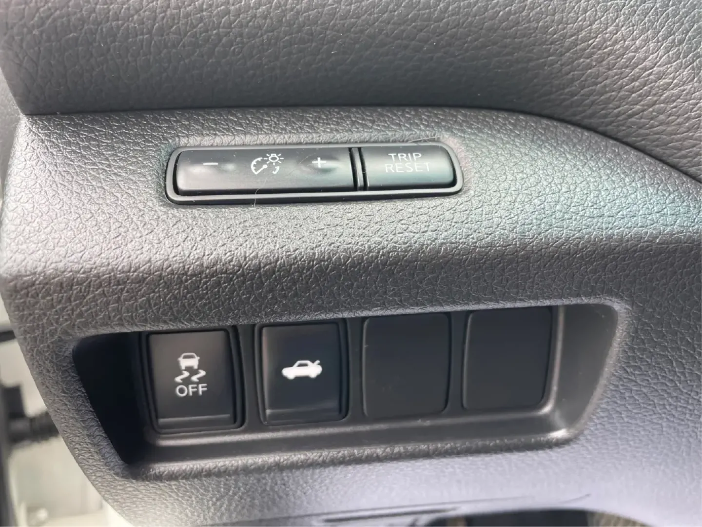 2013 Nissan Altima 2.5 S (1N4AL3APXDC) with an 2.5L I-4 DOHC engine, located at 1230 East Main St, Xenia, OH, 45385, (937) 908-9800, 39.688026, -83.910172 - **Experience the Ultimate Blend of Comfort and Reliability with the 2013 Nissan Altima 2.5 S Perfect for Your Lifestyle!**<br /> <br /> Are you in search of a vehicle that effortlessly balances daily commuting and weekend getaways? Look no further than this stunning 2013 Nissan Altima 2.5 S, now av - Photo#17