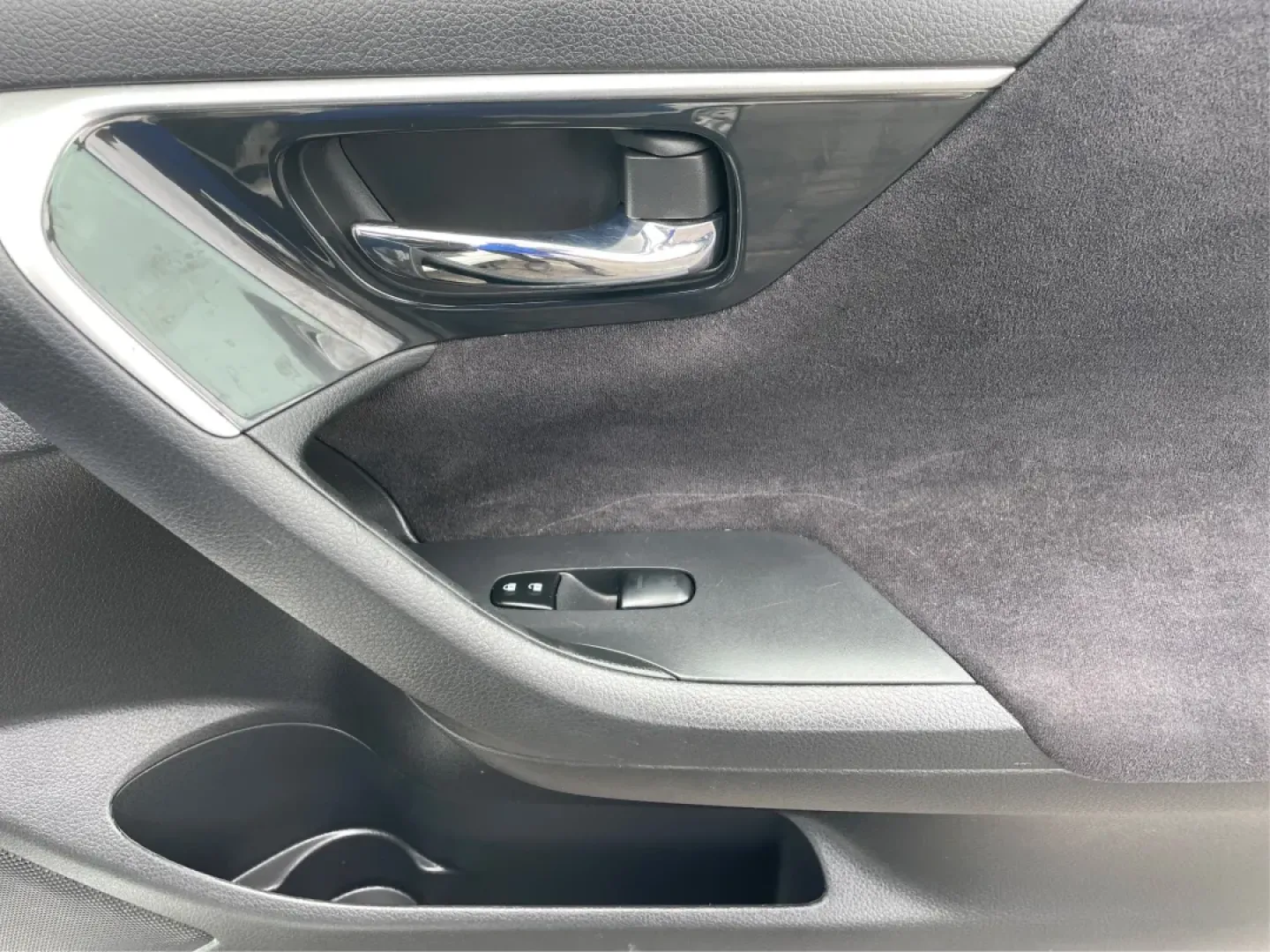 2013 Nissan Altima 2.5 S (1N4AL3APXDC) with an 2.5L I-4 DOHC engine, located at 1230 East Main St, Xenia, OH, 45385, (937) 908-9800, 39.688026, -83.910172 - **Experience the Ultimate Blend of Comfort and Reliability with the 2013 Nissan Altima 2.5 S Perfect for Your Lifestyle!**<br /> <br /> Are you in search of a vehicle that effortlessly balances daily commuting and weekend getaways? Look no further than this stunning 2013 Nissan Altima 2.5 S, now av - Photo#20