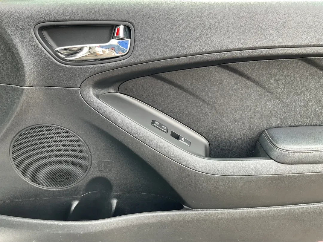 2014 Kia Forte EX (KNAFX5A88E5) with an 2L I-4 gasoline direct injection engine, located at 4508 South Dixie Dr, Moraine, OH, 45439, (937) 908-9800, 39.689976, -84.218452 - **Discover Your Next Adventure with the 2014 Kia Forte EX at Advantage Car and Credit!**<br /> <br /> Are you ready to elevate your daily commute or embark on weekend adventures? The 2014 Kia Forte EX is the perfect companion, whether you're navigating the bustling streets of Fairborn, OH, or hittin - Photo#18